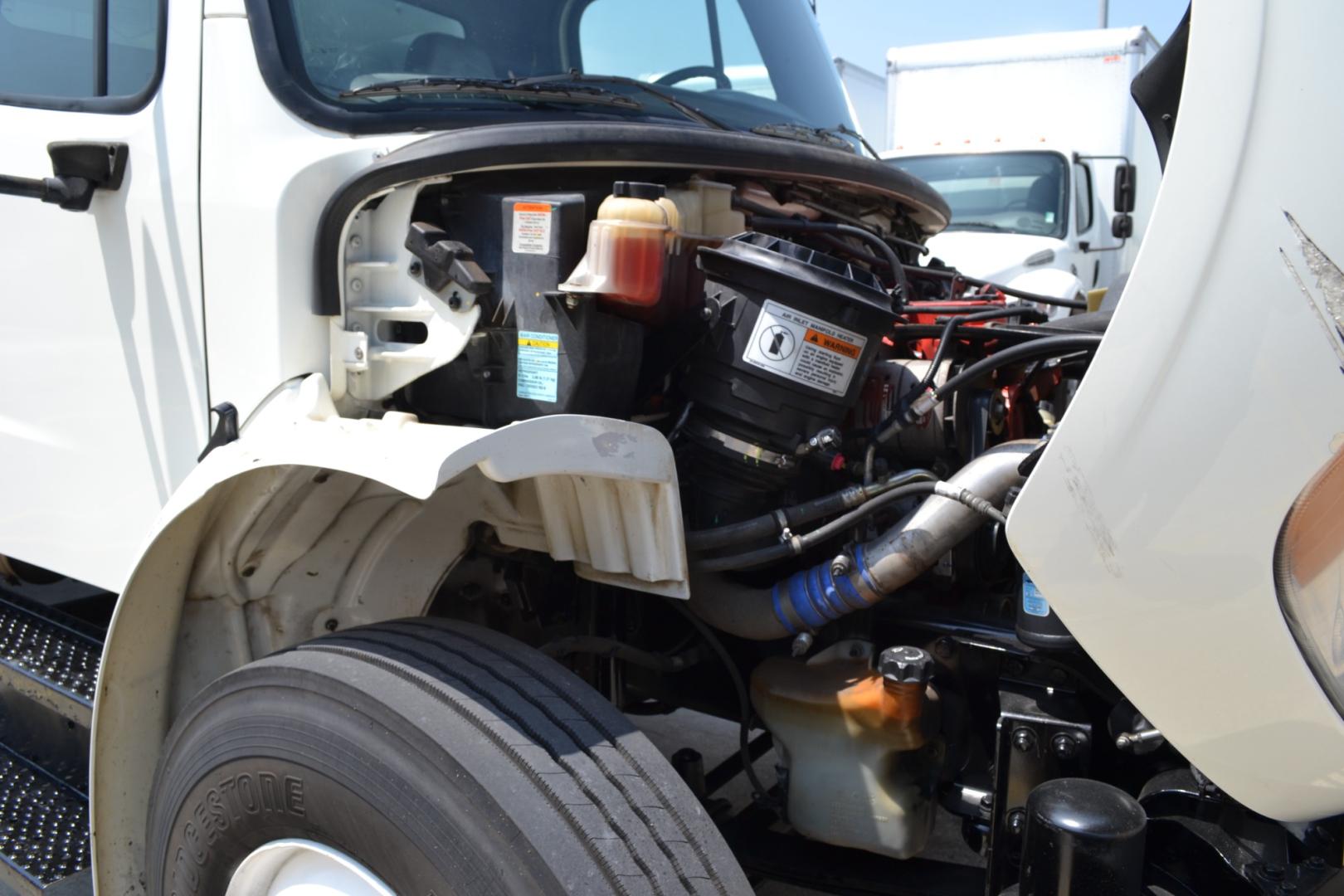 2017 WHITE /BLACK FREIGHTLINER M2-106 with an CUMMINS ISB 6.7L 220HP engine, ALLISON 2200RDS AUTOMATIC transmission, located at 9172 North Fwy, Houston, TX, 77037, (713) 910-6868, 29.887470, -95.411903 - 26,000LB GVWR NON CDL, MORGAN 26FT BOX, 13'1FT CLEARANCE, 103" X 102", MAXON 3,000LB CAPACITY ALUMINUM LIFT GATE, AIR RIDE, 80 GALLON FUAL TANK, COLD A/C , CRUISE CONTROL, BENCH SEAT, E-TRACKS - Photo#11